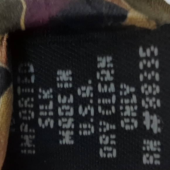 Urban Canvas Silk Tie Geometric Patterns Gold and Black Size 3 3/4" x 58 1/2" - Picture 5 of 5